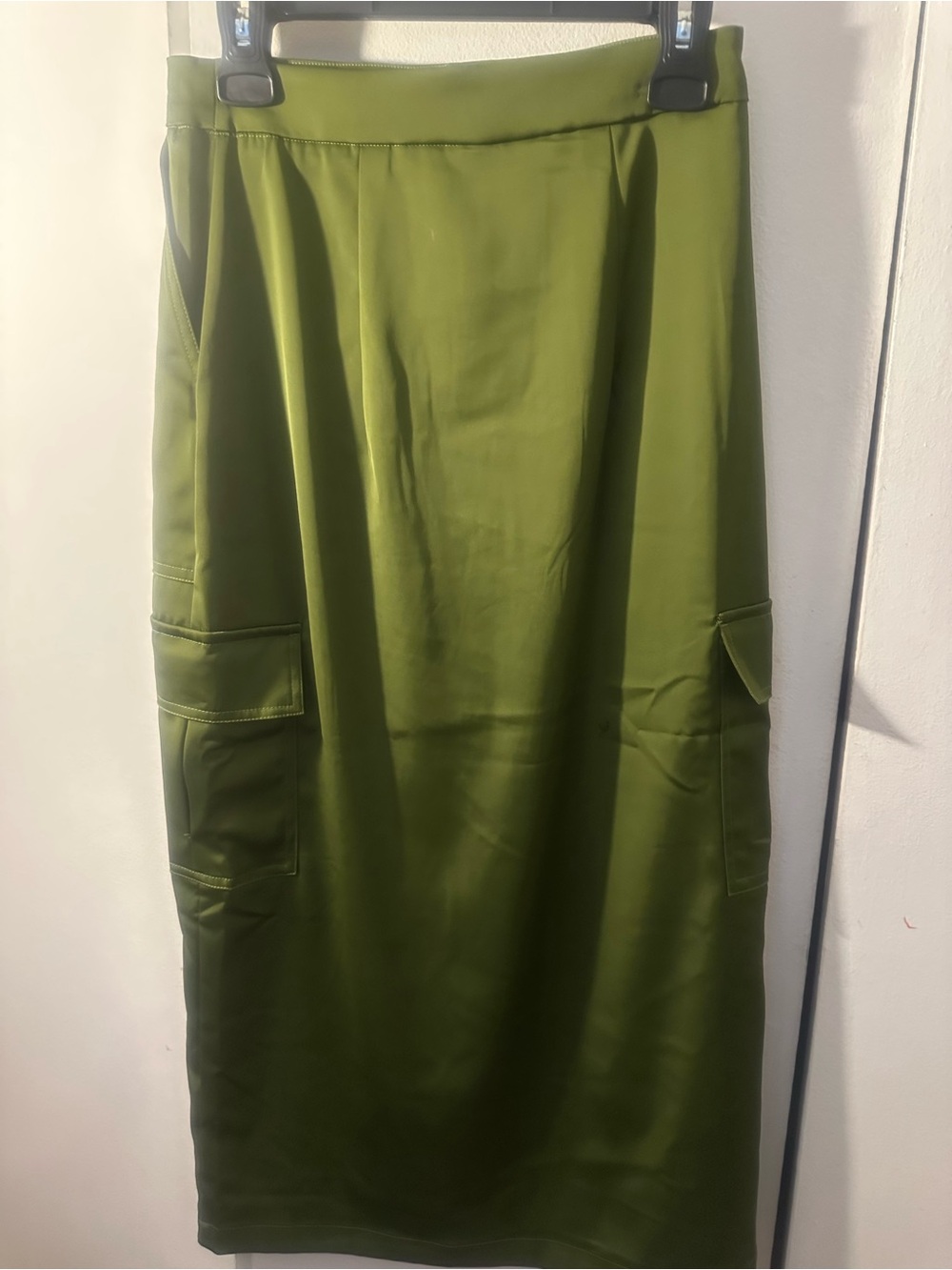 House of Harlow 1960 Satin Cargo Skirt Small - Picture 2 of 4